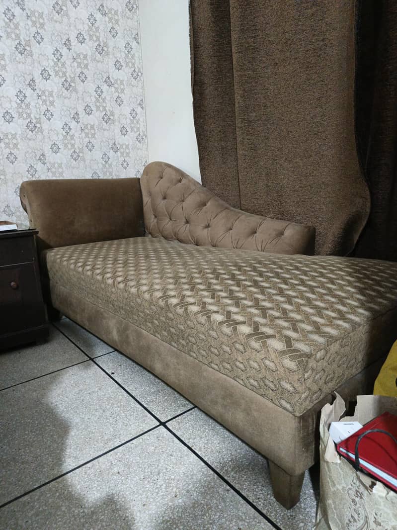 Dewan (sofa) 1