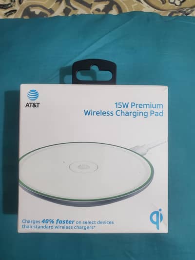 AT&T PROFESIONAL SERIES 15W WIRELESS CHARGING PAD USB -C FAST CHARGING