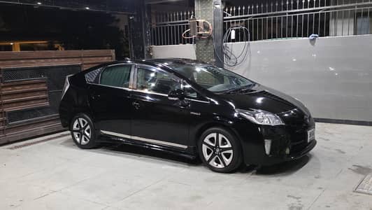 Toyota Prius 2014 1st Owner All Genuine