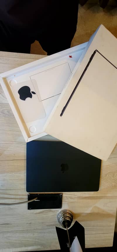Apple MacBook Air M2 8/256 SSD – Excellent Condition | Urgent Sale