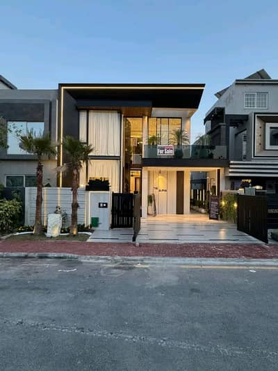 5 Marla Luxury House is Available for Rent in Bahria Town Lahore