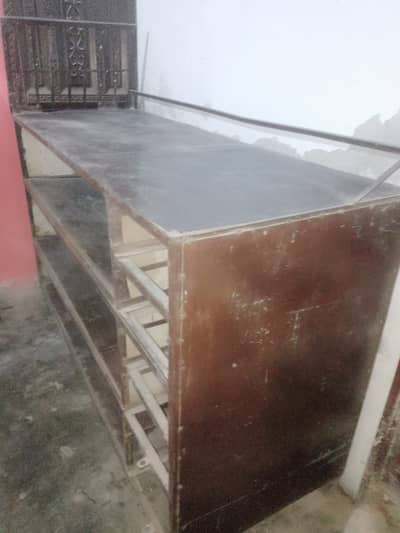 Iron Table for sale only 40000