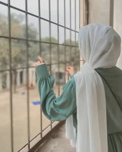 Female tutor available for grade 6 to 12 ( Math,English,Physics,Comp)