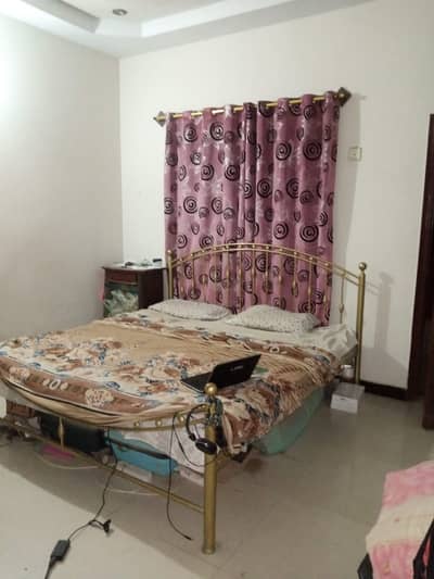 Prominently-Located Prime Location 200 Square Yards 3 bed , Drawing Dining Upper Portion Available In Gulshan-E-Kaneez Fatima - Block 2