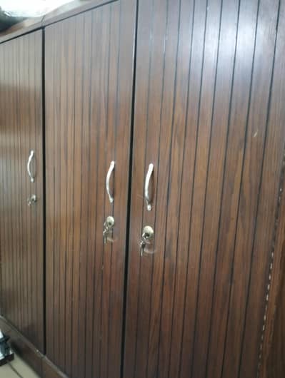Wooden 3 door Wardrobe/Almirah