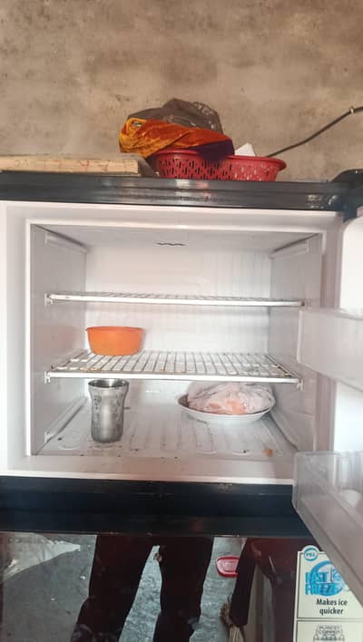 Frezer For sale 3 year use 10/10 condition No . 03241670425