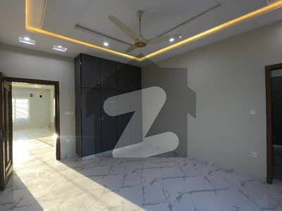 Get An Attractive Upper Portion In D-12 Under Rs. 350000