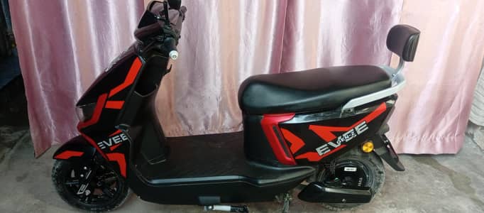 urgent sale new condition electric scooty abi 2 saal ki garnty baki hy