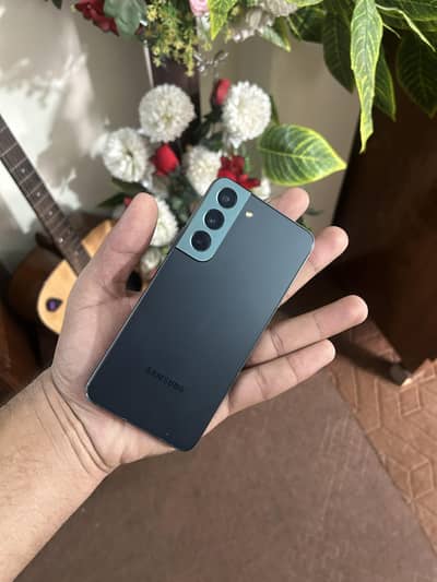 Samsung Galaxy S22 8GB/256GB - Green, Excellent Condition