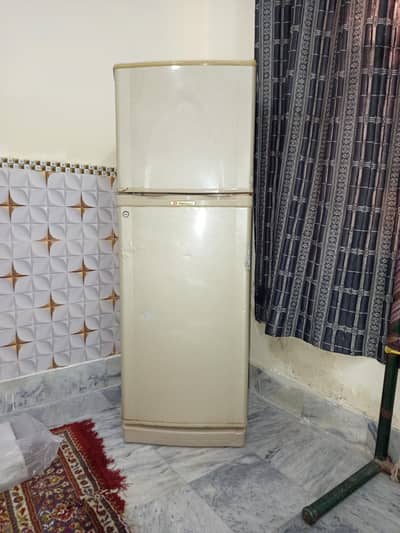 Dawlance Medium-size fridge in good condition 03004302146