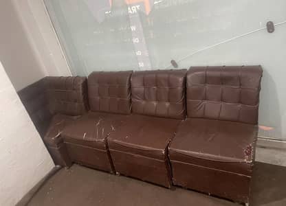 5 seater office furniture sofa set in good condition with molty form