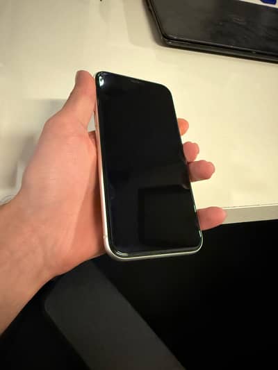 Iam selling iphone 11 with box