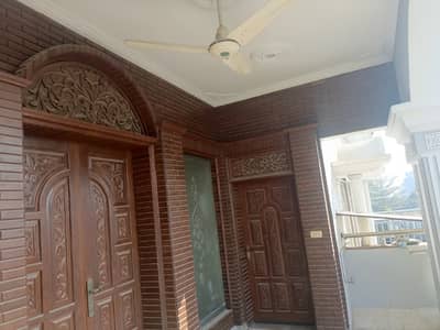 Upper Portion House Available For Rent In New Lalazar Rahay Aman Road