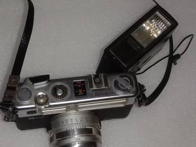 Vintage Yashica Electro 35 Film Camera with Flash