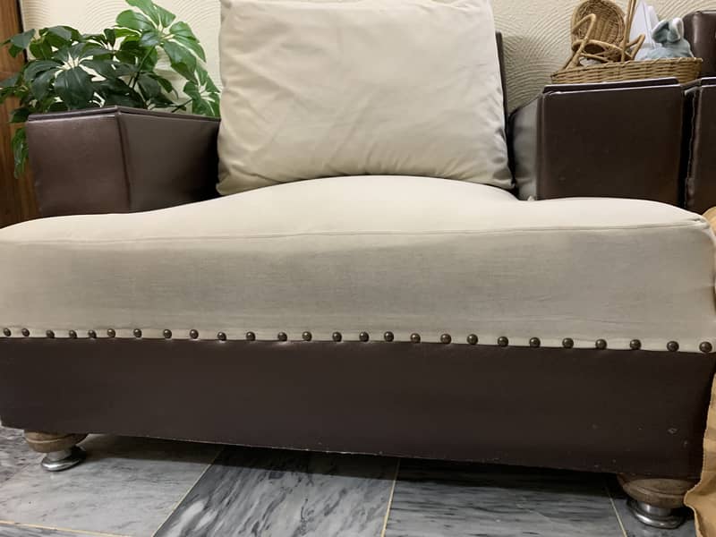 2 Sofa 1