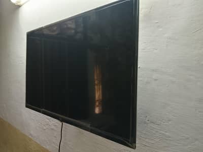 32 inch TCL  LED  use but like new for sale