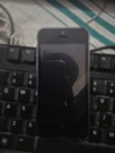 iPhone 5s PTA Approved – Good Condition (9/10)