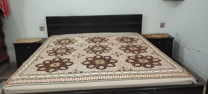 only king size bed and 2 wardrobe