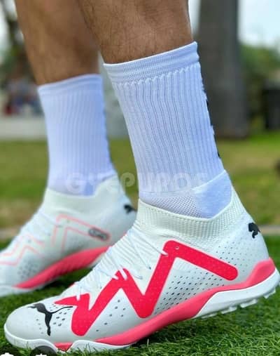 PUMA Future Z White & Pink Football/Turf Shoes