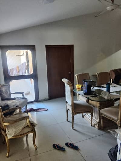 WELL MAINTAINED UPPER PORTION IS AVAILABLE FOR RENT