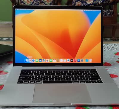 MacBook pro 2017 16GB 512GB