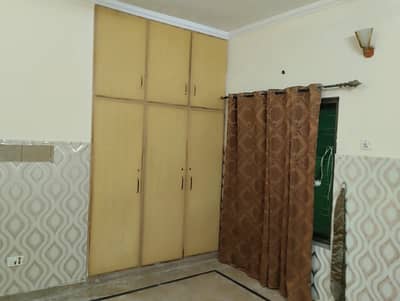 Room For Rent In Johar Town Near Emporium