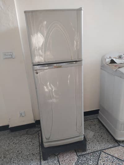 Fridge/refrigerator