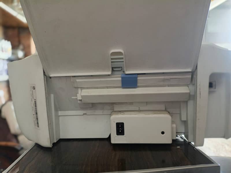 HP COLOUR PRINTER AND SCANNER 8