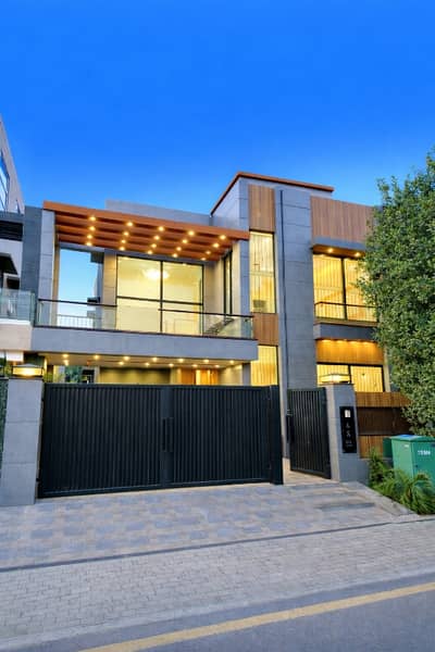 10 Marla Elegant House Available For Sale In Bahria Town Lahore