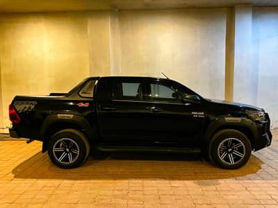 genuine condition genuine buyer contact me urgently sale