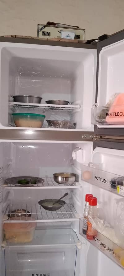New Refrigerators ha  only 6 manth Use kiya houa