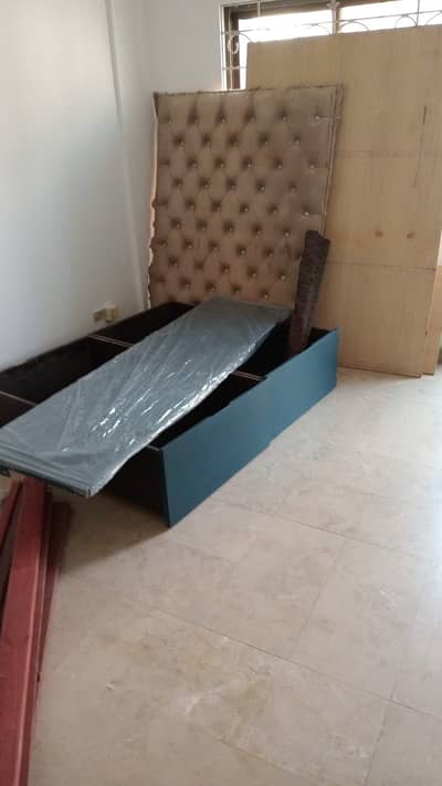 BED AND TABLE FOR SALE