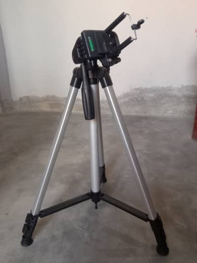Adjustable Camera / Mobile Tripod Stand – Excellent Condition