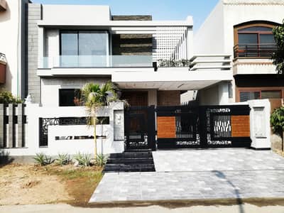 10-Marla Luxury House For Sale Owner Veery Needy Cost Price House at Hot Location