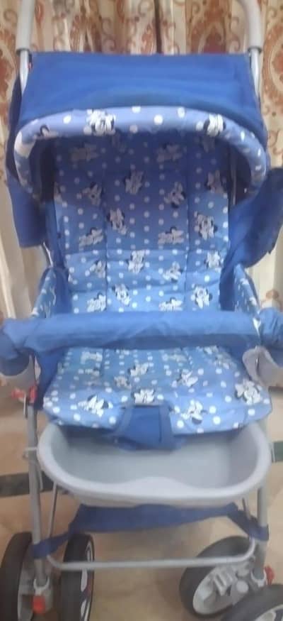 baby pram neat and good