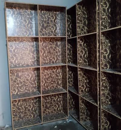 4 Mazboot aur Design wale Wooden Racks (Set)