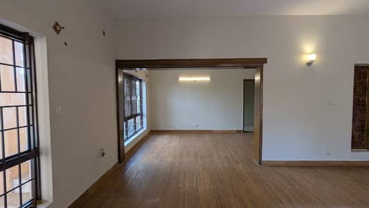 FOR RENT Renovated 4 BEDROOMS Double Storey House Available in F_8/4