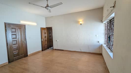 FOR RENT Renovated 4 BEDROOMS Double Storey House Available in F_8/4