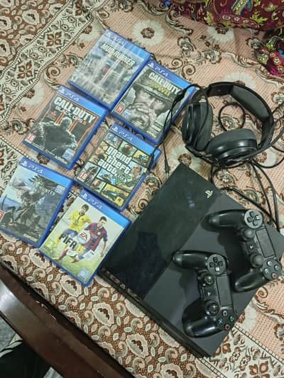 play station 4 pro,  10\9 condition, 2 month use, with 2vip controler.
