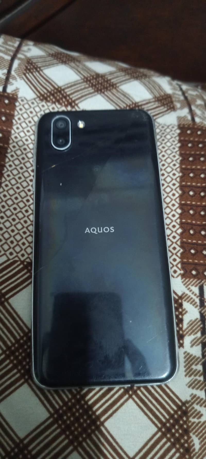 SHARP AQUOS  R2 4