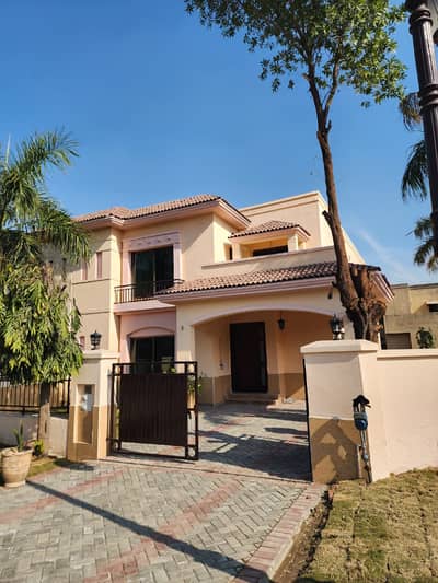 1 KANAL CORNER HOUSE FOR SALE IN LAKE CITY LAHORE