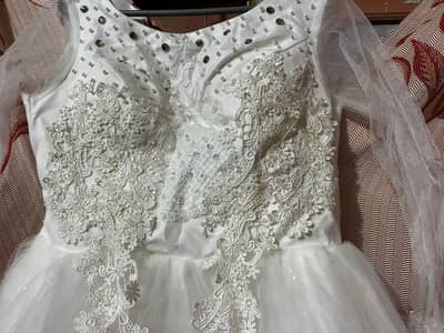 Beautiful Second Hand White Wedding Gown