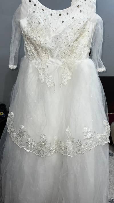 Beautiful Second Hand White Wedding Gown
