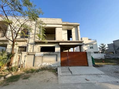 Grey Structure Complete Block A Facing 8 Marla Behind Park