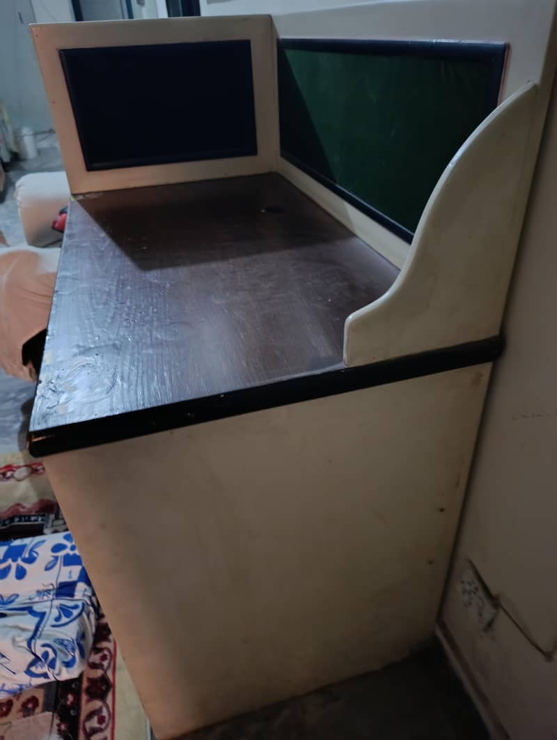 computer table and chair 6