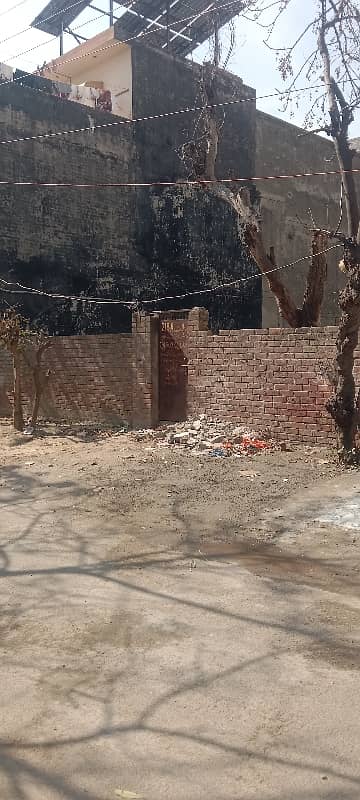 10 Marla Possiosn Plat Facing Park For Sale .