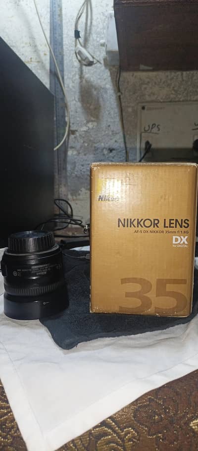 Nikon lens 35mm f/ 1.8G DX working 100% condition 10/10