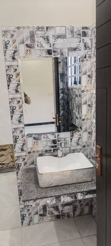 5 MARLA BARND NEW GROUND FLOOR PORTION FOR RENT IN JUBIEEL TOWN