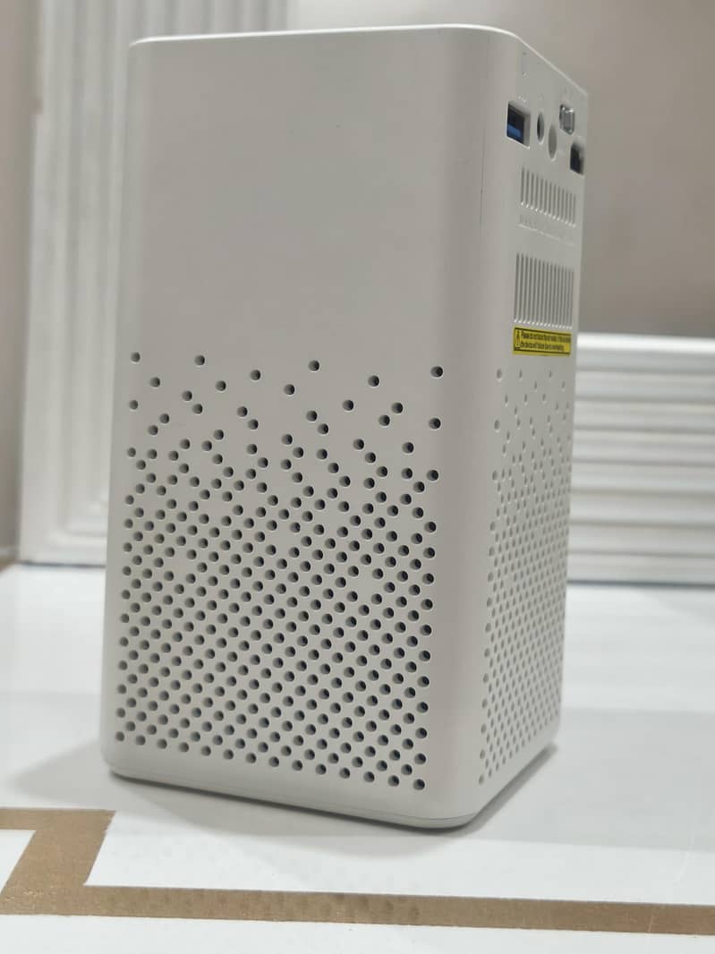 کورین کمپنی کا منی چارج ایبل زبردست پروجیکٹر   Minix  Mini projector 11