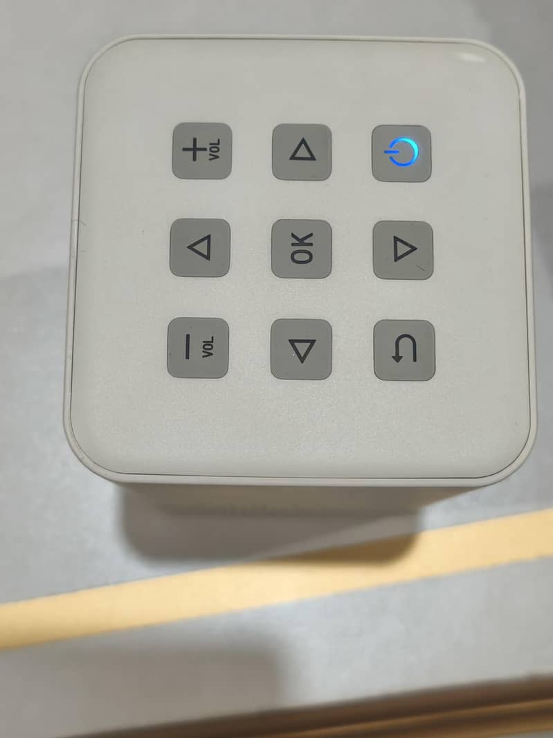 کورین کمپنی کا منی چارج ایبل زبردست پروجیکٹر   Minix  Mini projector 13